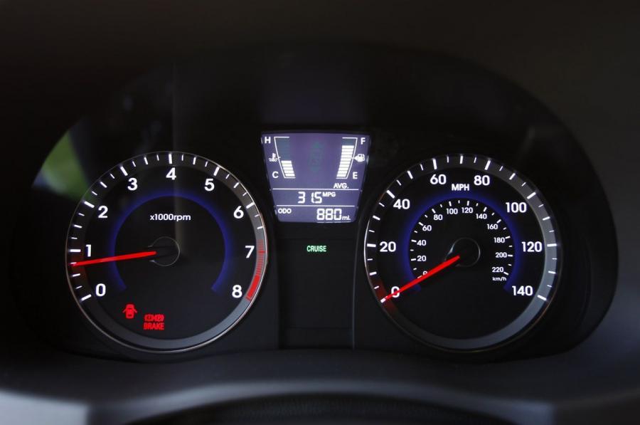  Hyundai Accent Green 2012 года  (фото 14 из 27)